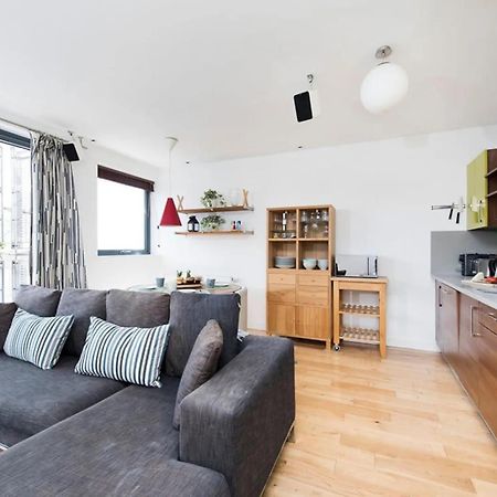 Modern 2 Bed Apartment W Balcony In London Exterior photo