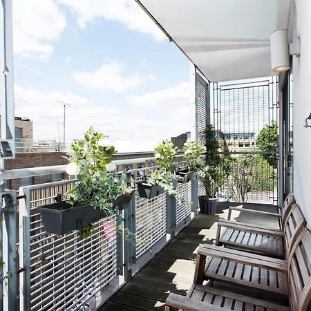 Modern 2 Bed Apartment W Balcony In London Exterior photo
