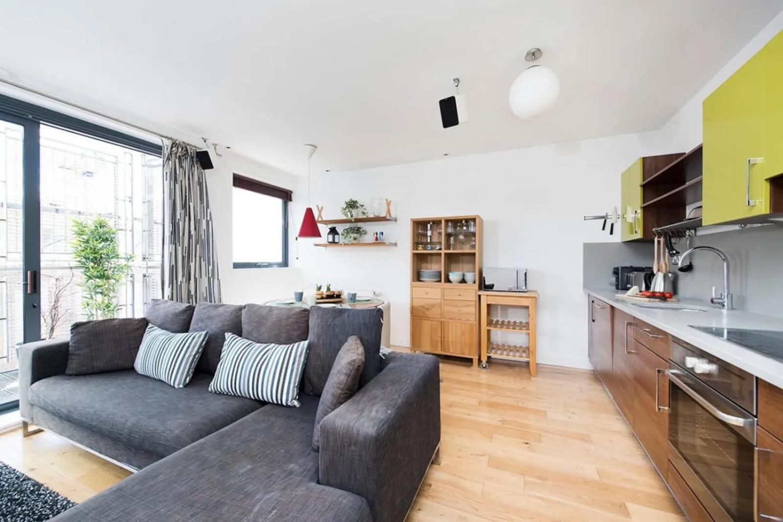 Modern 2 Bed Apartment W Balcony In London Exterior photo