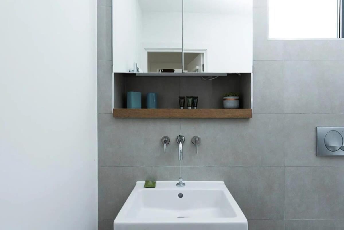 Modern 2 Bed Apartment W Balcony In London Exterior photo