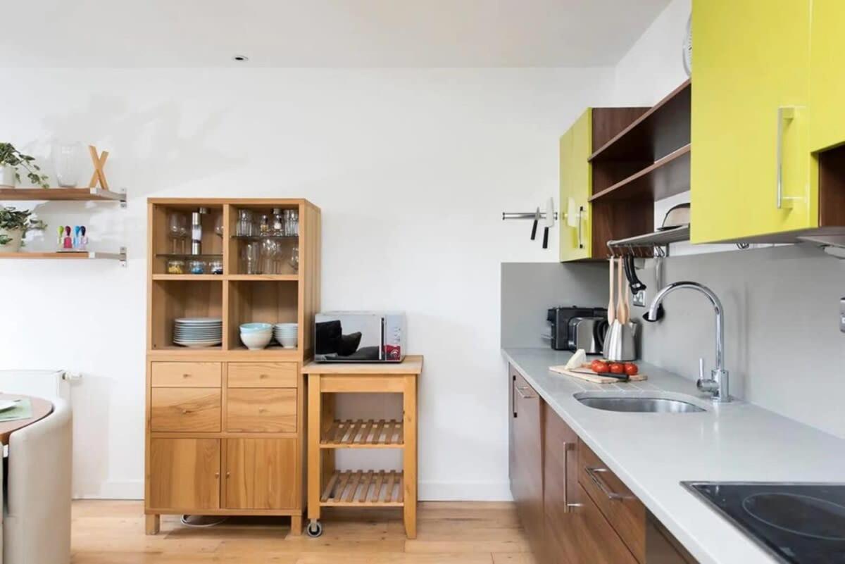 Modern 2 Bed Apartment W Balcony In London Exterior photo
