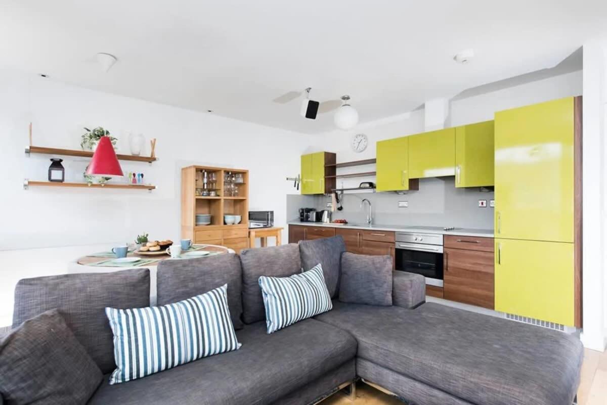 Modern 2 Bed Apartment W Balcony In London Exterior photo