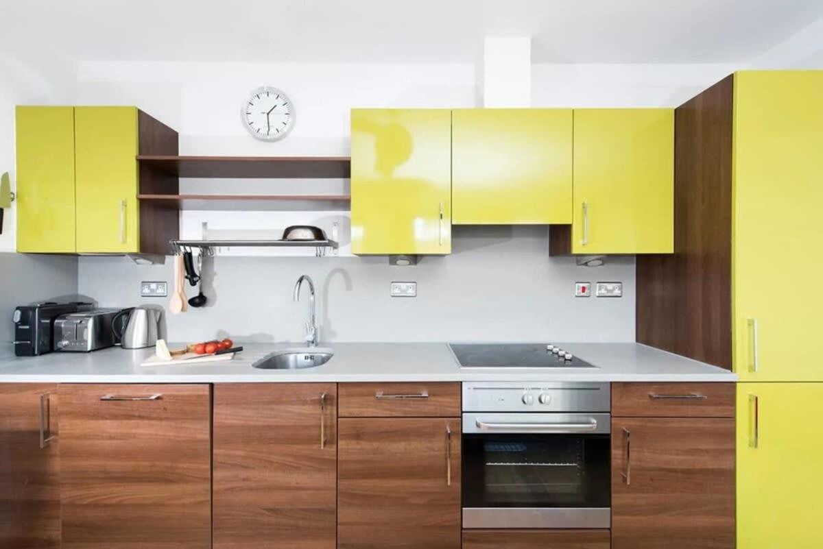 Modern 2 Bed Apartment W Balcony In London Exterior photo