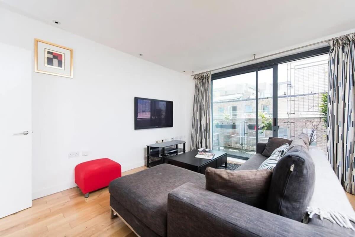 Modern 2 Bed Apartment W Balcony In London Exterior photo
